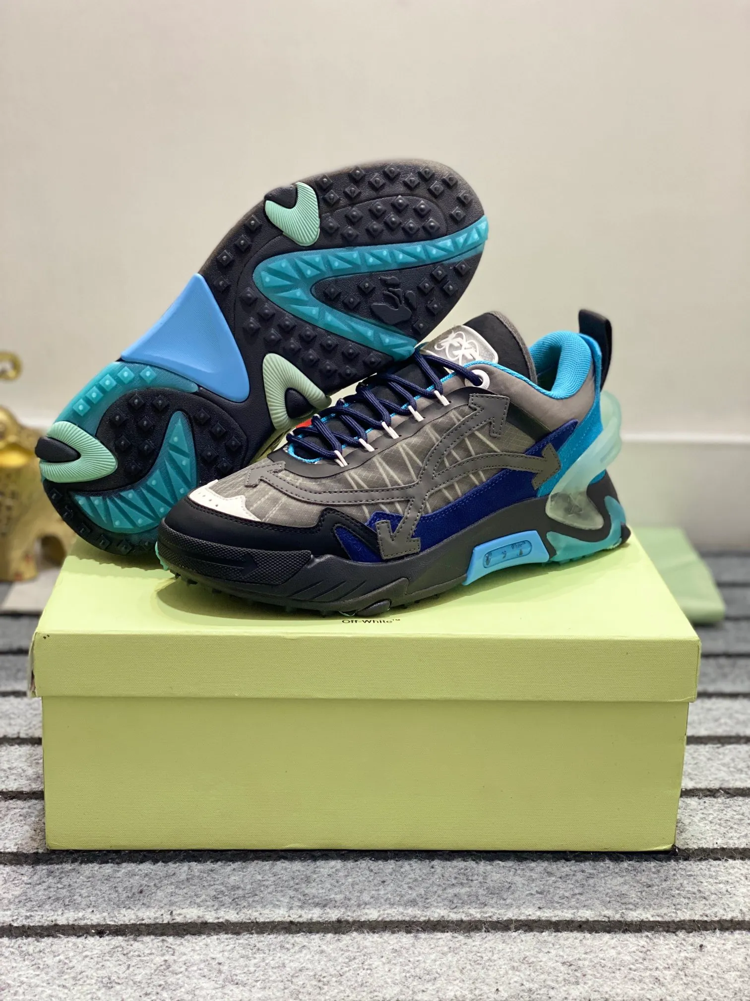 Men's shoes 💰640🌼【New】High-end boutique-OFF-WHITE x Air Jordan】1 The joint shoe design has been highly concerned by everyone. The new shoes are shown in the popular Chicago bull white and yellow LOGO color scheme. The shoe body is made of cowhide stitching and other materials. In addition to the X hidden on the inside of the leather, the oversized Swoosh, OFF-WHITE for Nike, and Air Jordan 1Birth information and the word AIR are displayed on both sides of the shoe, and OFF-WHITE's iconic details can be seen on the TPU sole and insole. You can choose a pair if you like the style. Size: 38-45 (45 customized